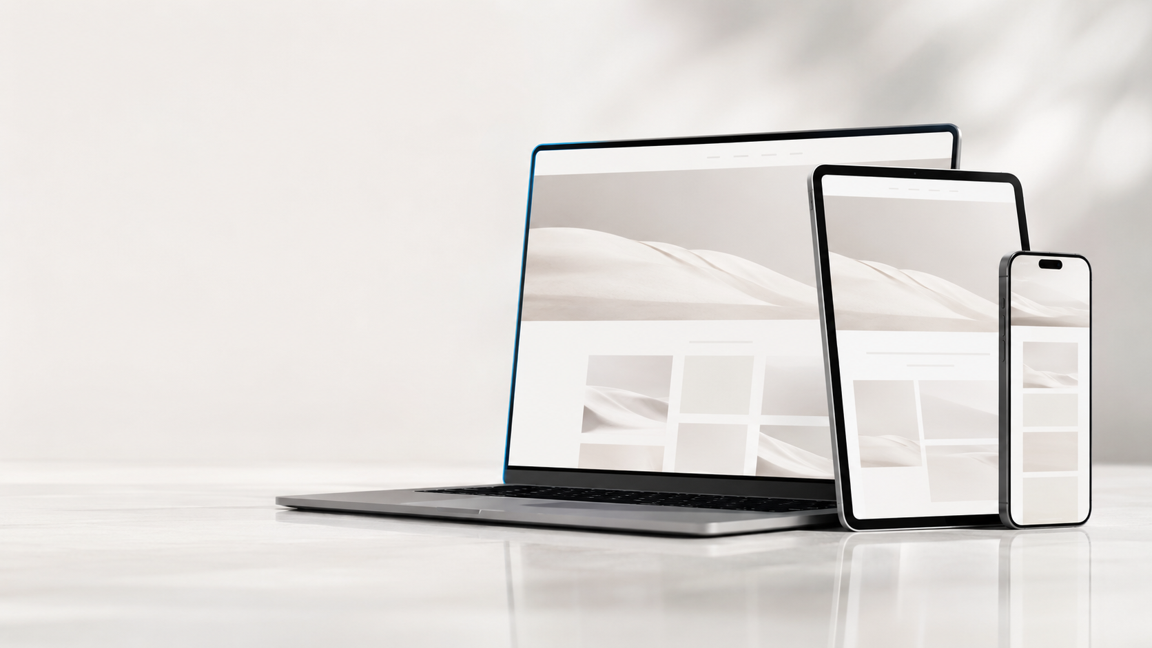 Site profissional construído pela ZEITH, aberto em laptop e celular